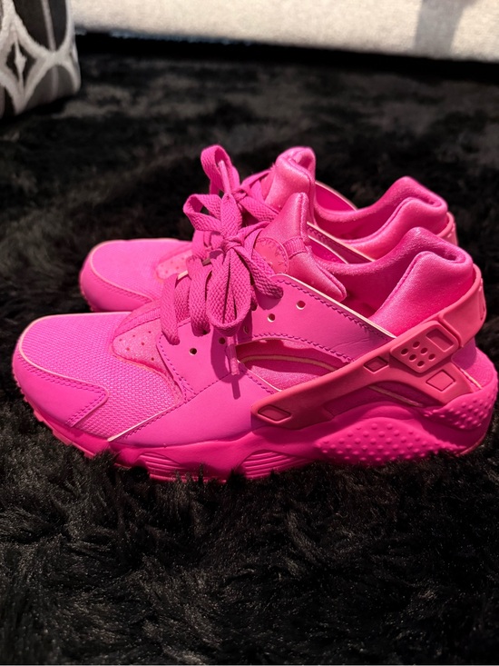 Nike Shoes - Nike Women's Neon Pink Huarache Sneakers size 5.5Y . Women 7